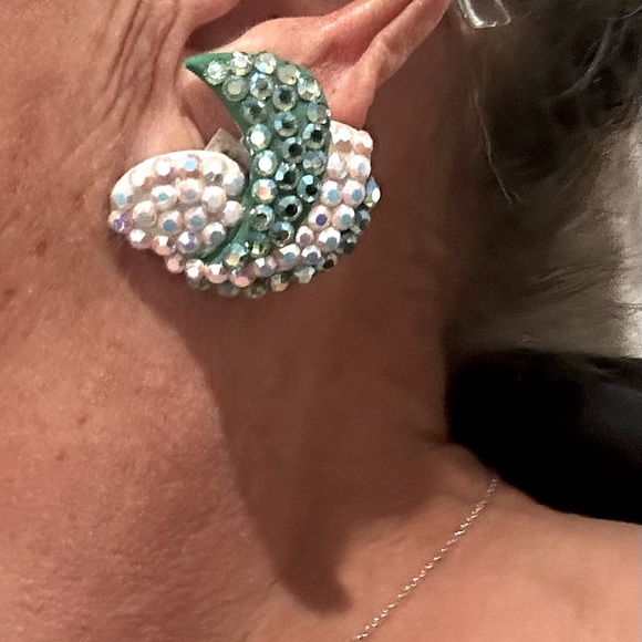 Vintage Bellini clip with sage Green and AB white swirl Swarovski earring new - Picture 2 of 11